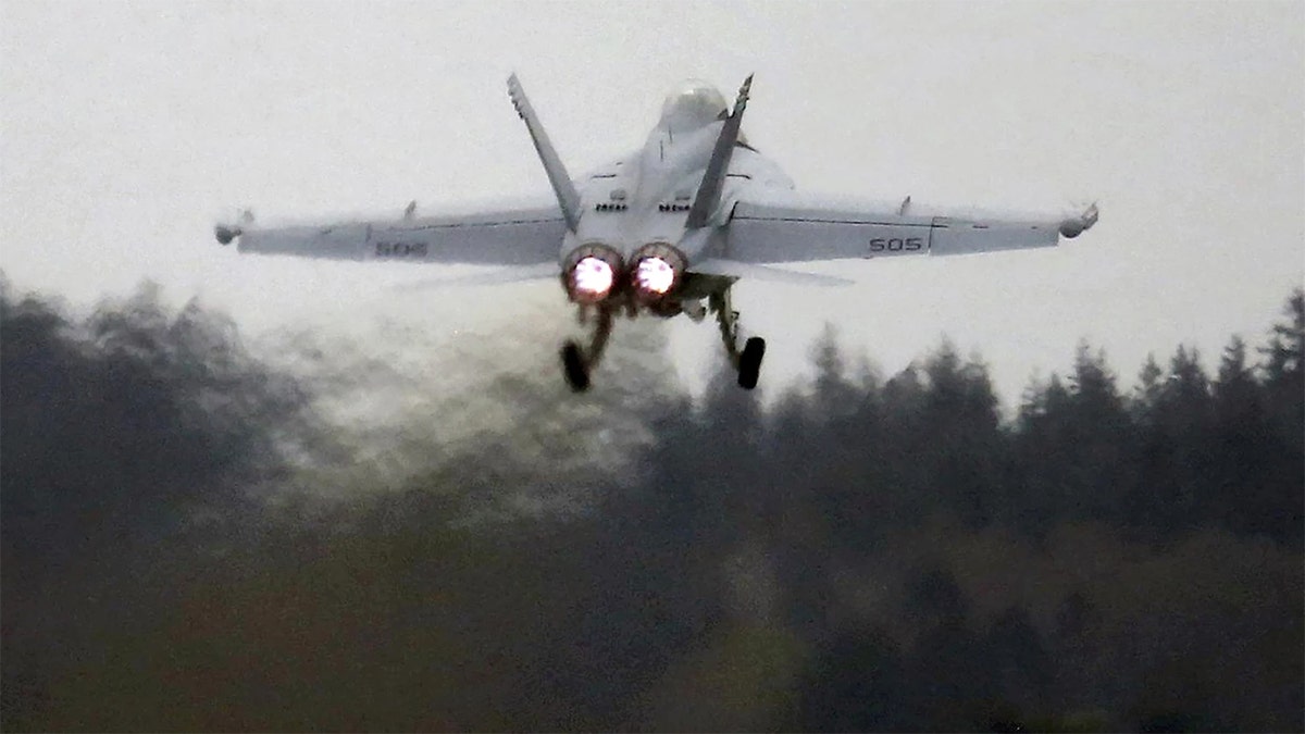 growler-flying growler-flying