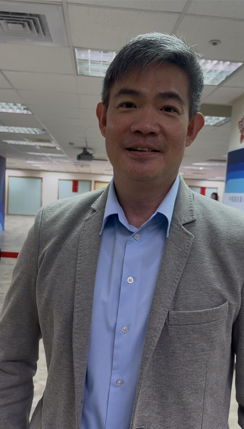 13269d25f11ee47f6e9c902a5dd81b85