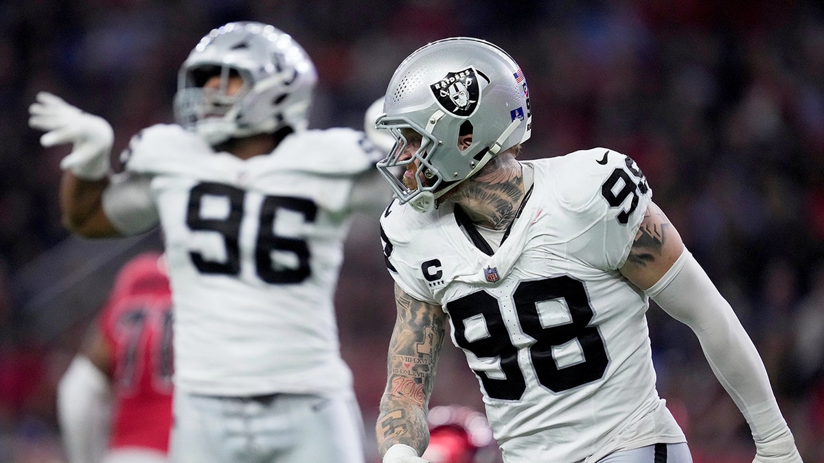 maxx-crosby-celebrates-sack-raiders