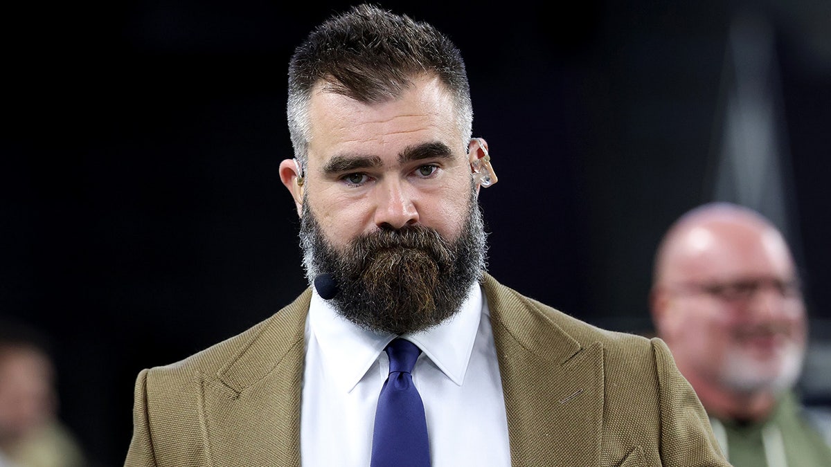jason-kelce-looks-on-cardinals-cowboys jason-kelce-looks-on-cardinals-cowboys
